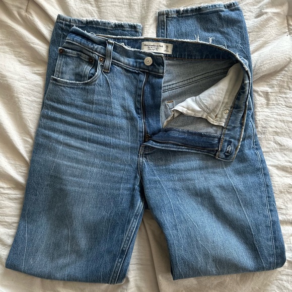 Abercrombie 90’s Straight Jean - Picture 1 of 5